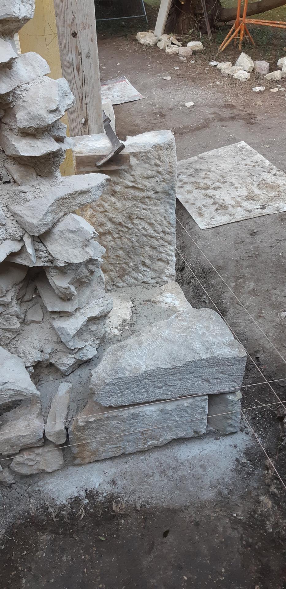 23 - un beau travail sur l'angle des deux murs