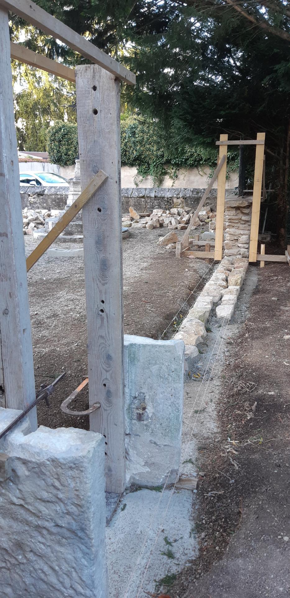 20 - La construction du mur débute