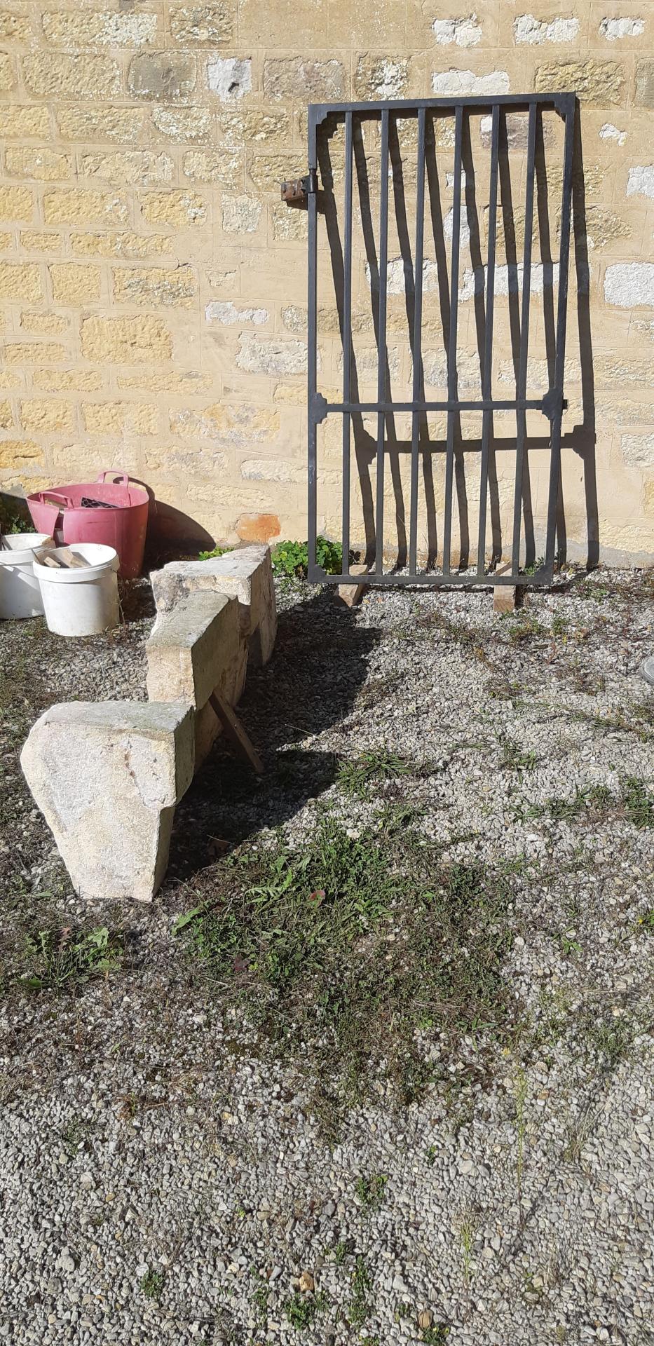 05 - Le jambage de la porte est stocké pour être remonté